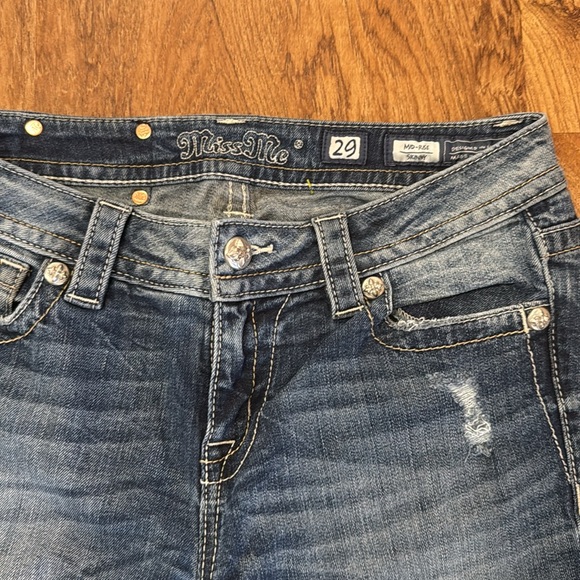 Miss Me Mid-Rise Skinny Jeans. 29 - Picture 9 of 12